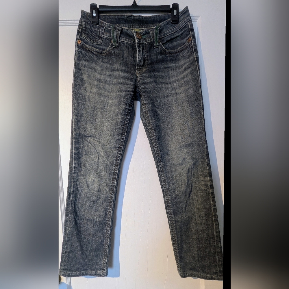Designer Pine IV Women's Dark Wash 5 Pocket Bootcut Low/Mid Rise Jeans. Size 27